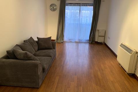 1 bedroom apartment to rent, Hanworth Road, Hounslow TW3