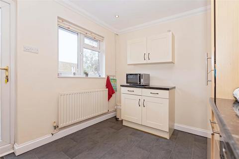 21 Ashwood Close, Worthing, BN11 2AF