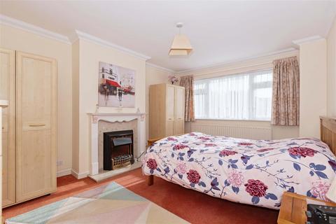 21 Ashwood Close, Worthing, BN11 2AF