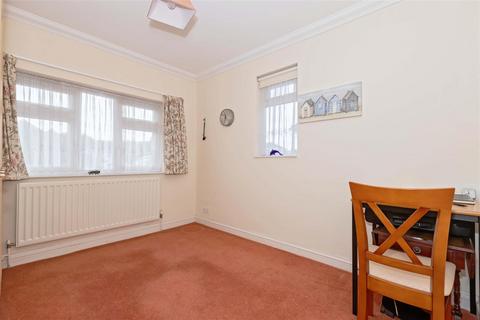 21 Ashwood Close, Worthing, BN11 2AF