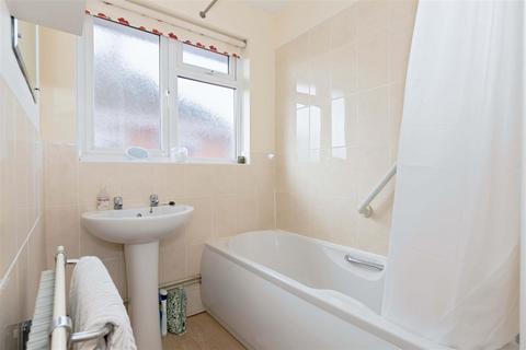 21 Ashwood Close, Worthing, BN11 2AF
