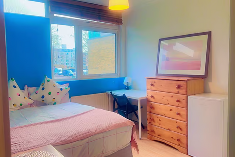 1 bedroom in a house share to rent, Crowder Street, London E1