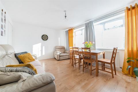 2 bedroom flat for sale, Avenue Gardens, London