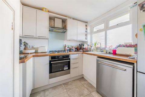 2 bedroom flat for sale, Avenue Gardens, London