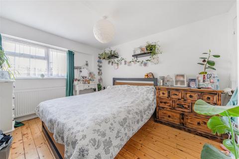 2 bedroom flat for sale, Avenue Gardens, London