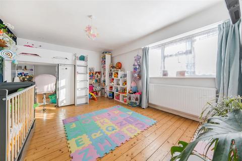 2 bedroom flat for sale, Avenue Gardens, London