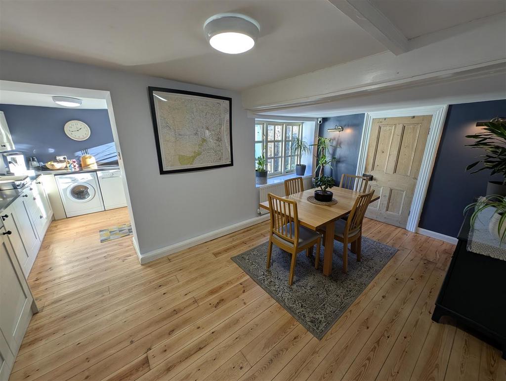 Open Plan Kitchen and Dining Room