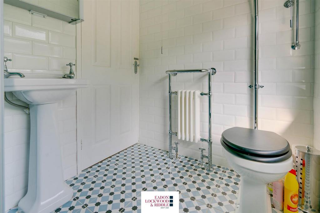 Bathroom 2.jpg