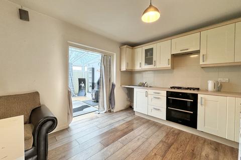 2 bedroom semi-detached house to rent, The Oval,  Leeds, LS14