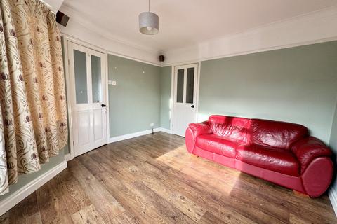 2 bedroom semi-detached house to rent, The Oval,  Leeds, LS14