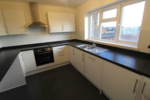 2 bedroom maisonette to rent, High Street, Hornchurch, Essex, RM12