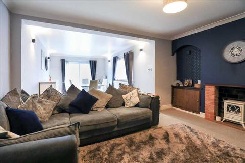 3 bedroom end of terrace house for sale, Pioneer Avenue, Burton Latimer