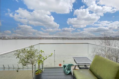 3 bedroom flat for sale, Laker House, Royal Docks, London, E16