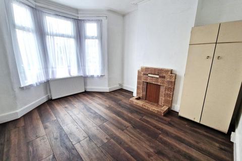 3 bedroom terraced house to rent, Eltisley Road, Ilford IG1 2EP