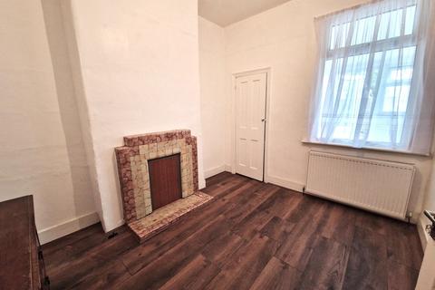 3 bedroom terraced house to rent, Eltisley Road, Ilford IG1 2EP