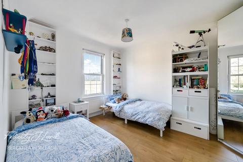70 Ryculff Square, London, SE3 0SW