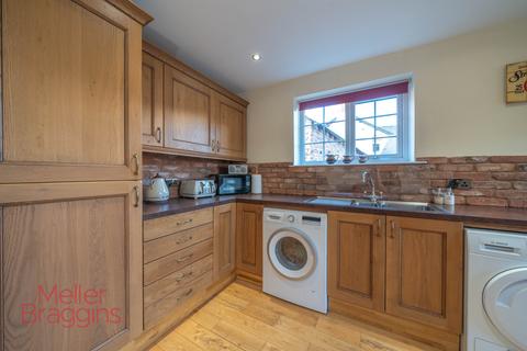 3 bedroom end of terrace house for sale, Chelford Road, Knutsford