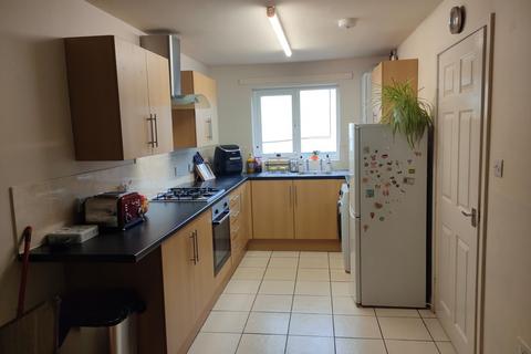 4 bedroom terraced house to rent, Deepdale, Telford, Shropshire, TF3