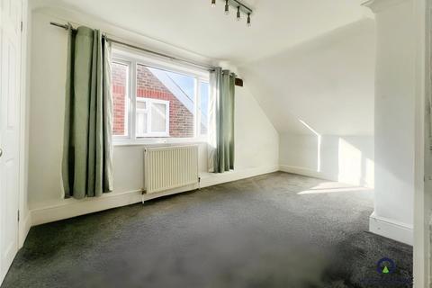 2 bedroom flat to rent, Richmond Avenue, West Sussex PO21