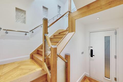 2 bedroom flat to rent, Mount Park Crescent, London, W5