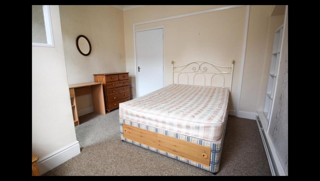 Bedroom 1 (Ground Floor)