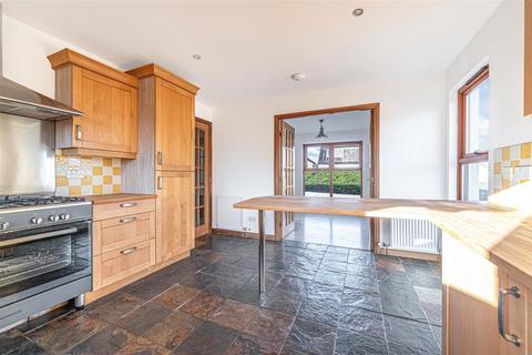 4 bedroom detached bungalow for sale, 32 Black Road, Kelty, KY4 0BD