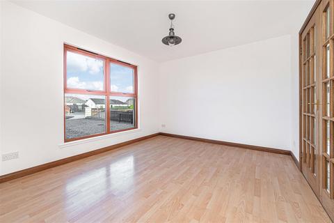 32 Black Road, Kelty, KY4 0BD