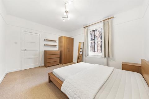 3 bedroom flat to rent, Kings Avenue, SW4