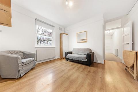 3 bedroom flat to rent, Kings Avenue, SW4