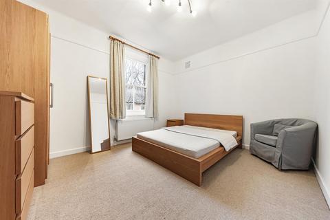 3 bedroom flat to rent, Kings Avenue, SW4