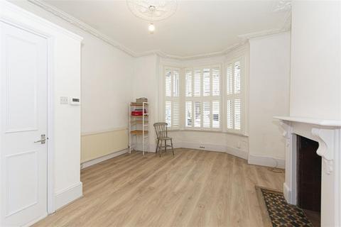 1 bedroom flat to rent, Harbut Road, Battersea SW11