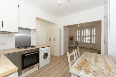 1 bedroom flat to rent, Harbut Road, Battersea SW11