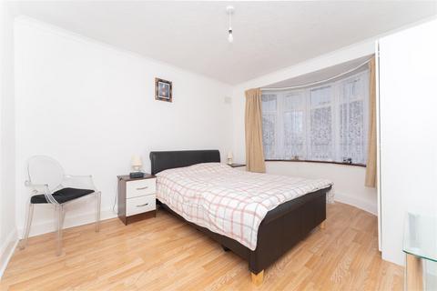 19 Hamilton Road, Uxbridge, UB8 3AJ
