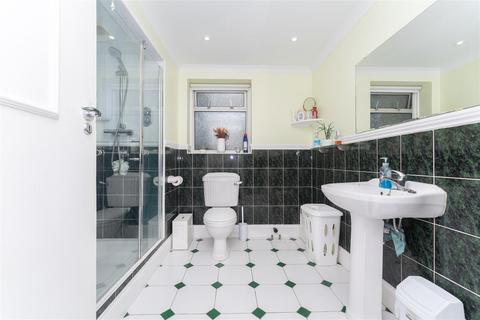 19 Hamilton Road, Uxbridge, UB8 3AJ