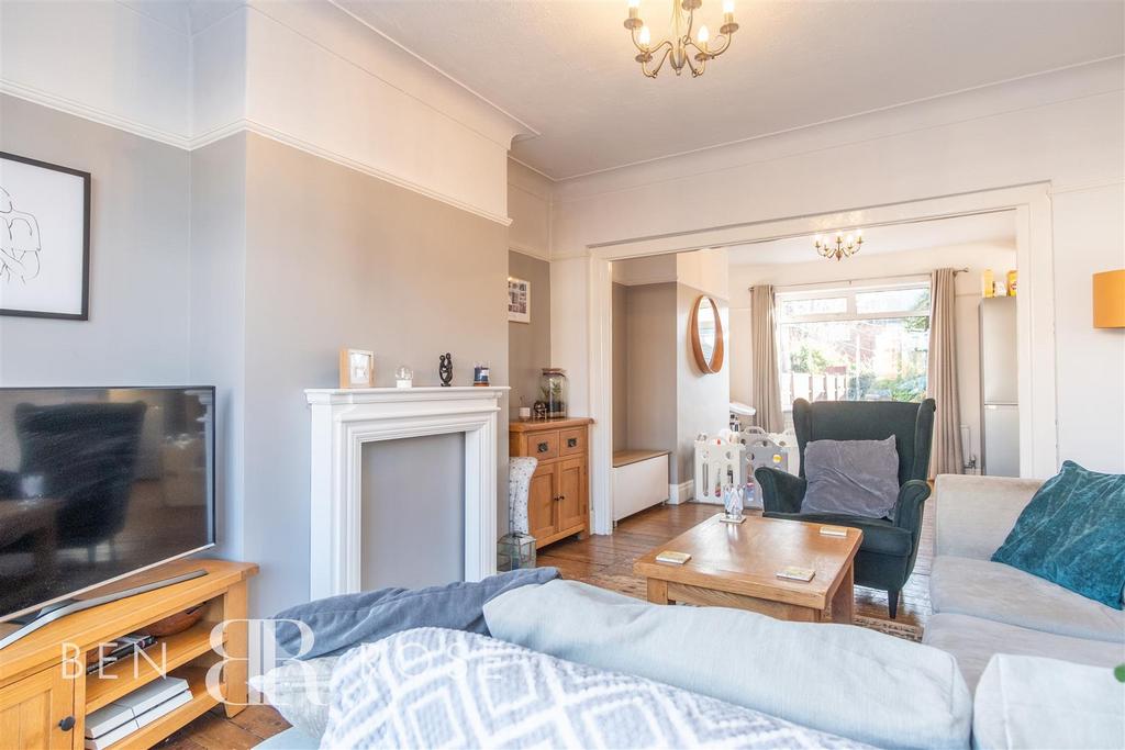 Lounge/Dining Room