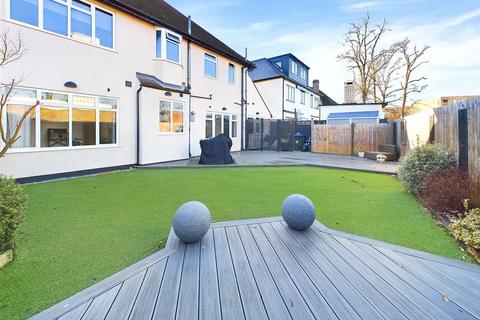 4 bedroom semi-detached house for sale, Cleveland Close, Walton-On-Thames