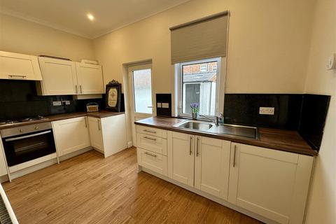 2 bedroom terraced house to rent, Kitchener Street, Darlington