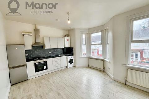 2 bedroom flat to rent, Dersingham Avenue, Manor Park, E12 6JX