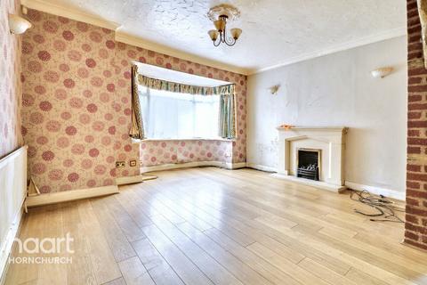 2 bedroom detached bungalow for sale, Walden Way, HORNCHURCH