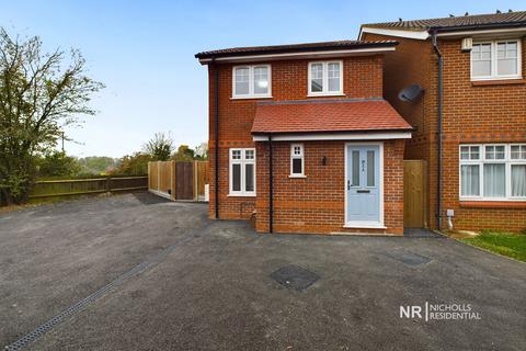 3 bedroom detached house to rent, Norman Close, Epsom, Surrey. KT18