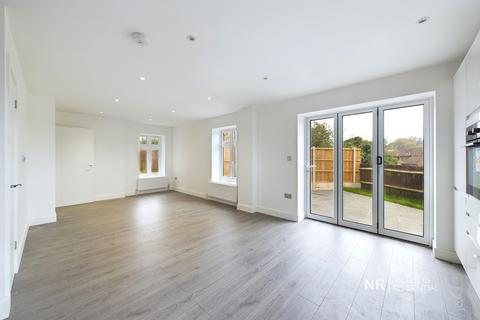 3 bedroom detached house to rent, Norman Close, Epsom, Surrey. KT18