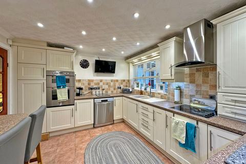 4 Brindley Close, Wombourne, Wolverhampton, WV5 8HH