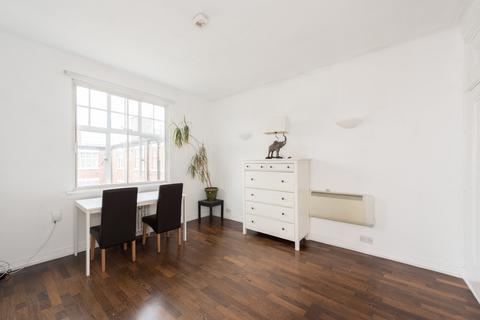 Studio to rent, Belsize Grove, London, NW3