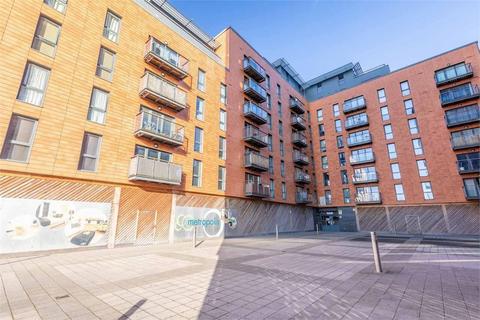 2 bedroom apartment to rent, Railway Terrace, Slough SL2