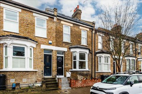 4 bedroom terraced house to rent, Bushberry Road, Homerton, E9