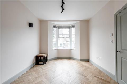 4 bedroom terraced house to rent, Bushberry Road, Homerton, E9