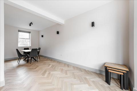 4 bedroom terraced house to rent, Bushberry Road, Homerton, E9