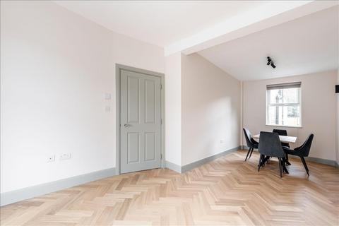 4 bedroom terraced house to rent, Bushberry Road, Homerton, E9