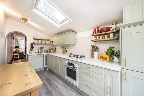 2 bedroom end of terrace house for sale, Ballater Road, London SW2