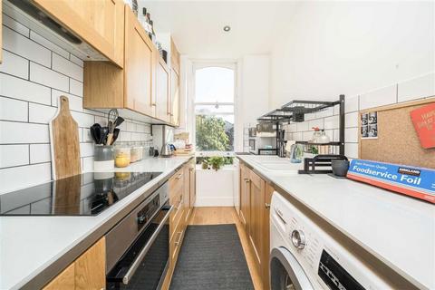 114c Burnt Ash Hill, London, SE12 0HT